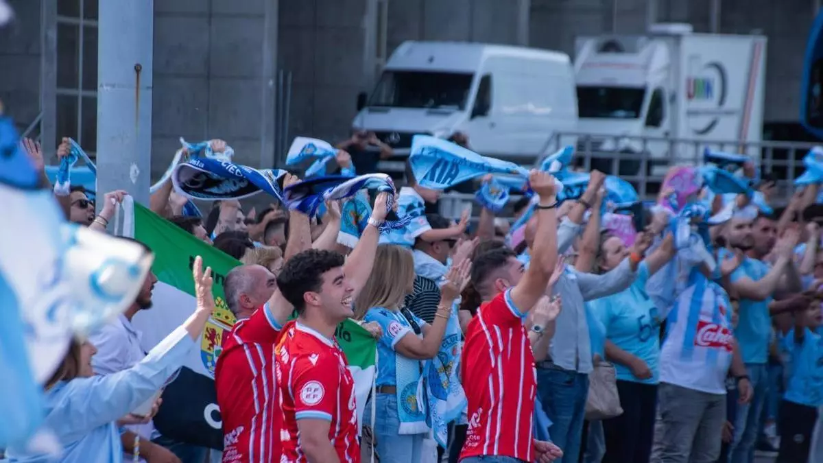 El Coria lanza su campaña de abonados tras el ascenso: "Más celeste que nunca"