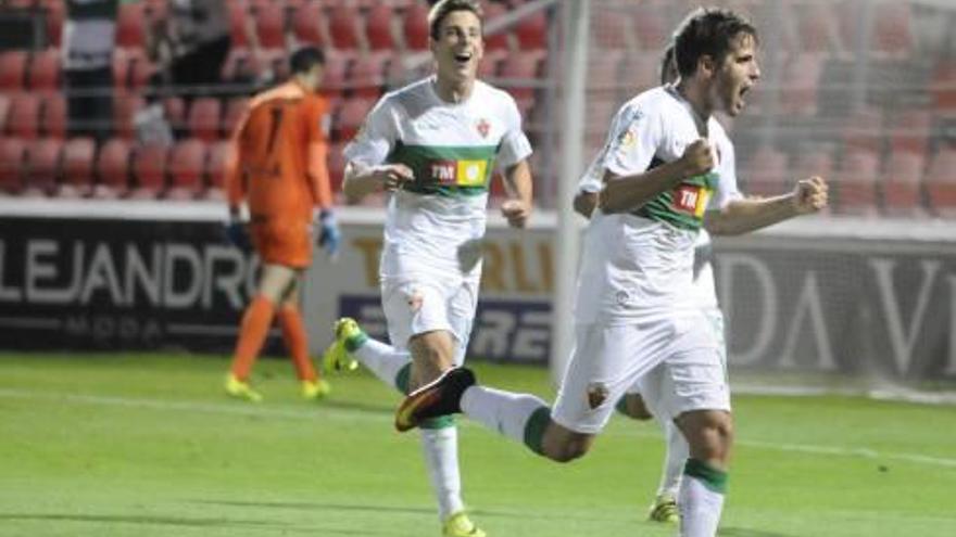 Hervías y Guillermo celebran un gol en Huesca, Álex Fernández en Zaragoza, Dorca y Pelegrín aplauden en Lugo y celebración en Tarragona.