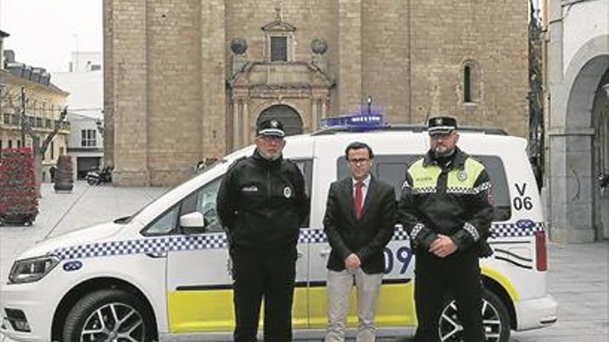 La policía local incorpora un nuevo vehículo mediante el sistema renting