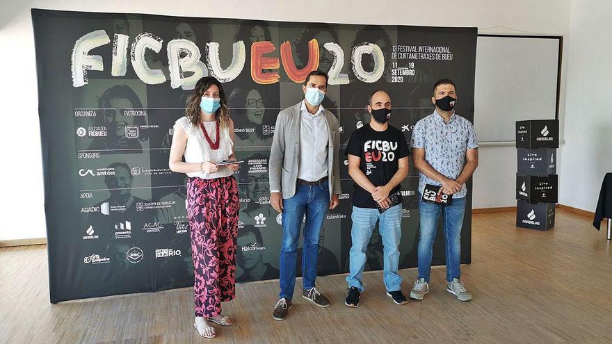 Victoria Alonso, Jacobo Sutil, Manuel Pena y Xosé Leal durante la presentación del FICBueu 2020.