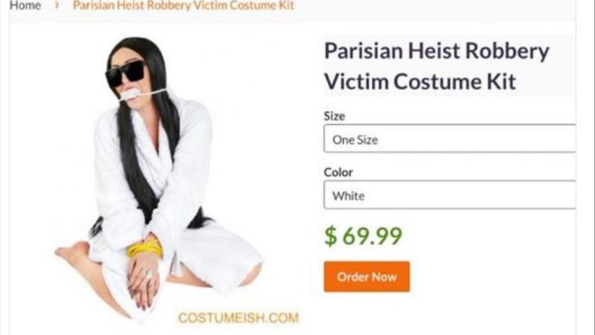 Disfraz de Kim Kardashian amordazada durante el robo que sufrió en París