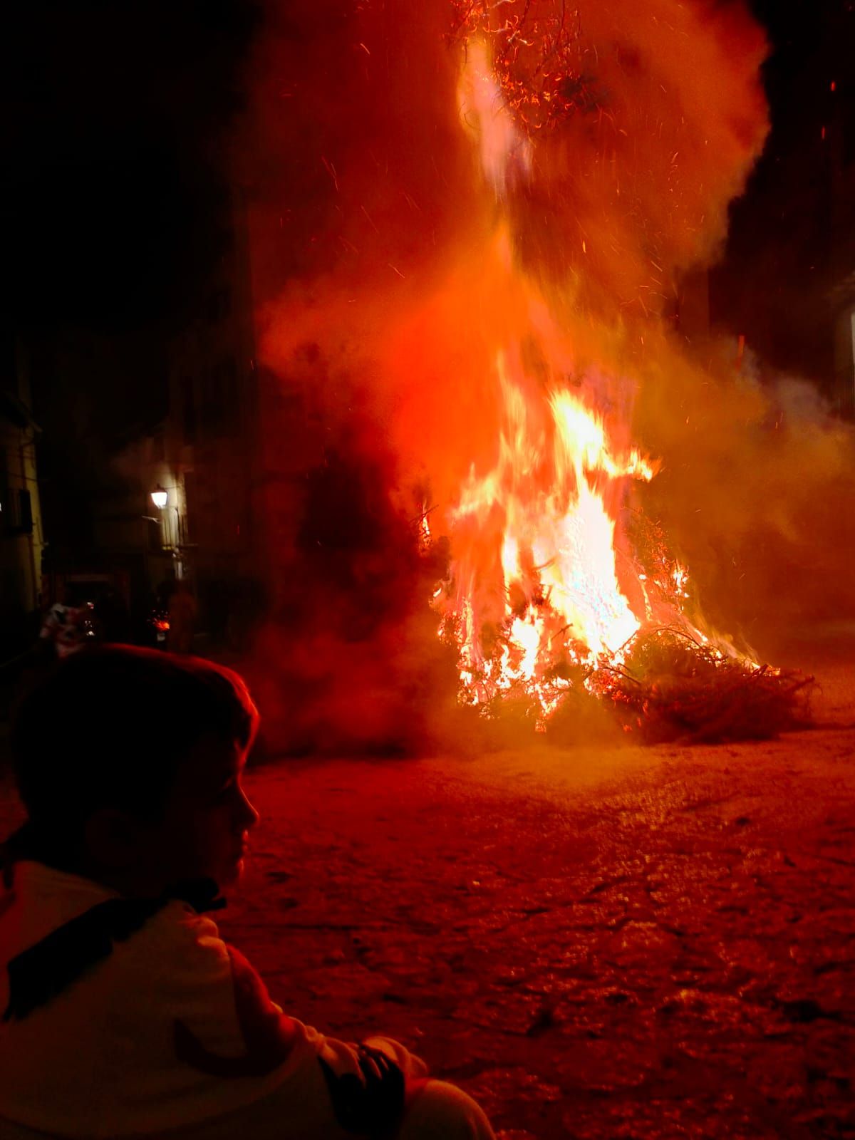 Las imágenes de la fiesta más rara de Sant Antoni en la Todolella, en octubre