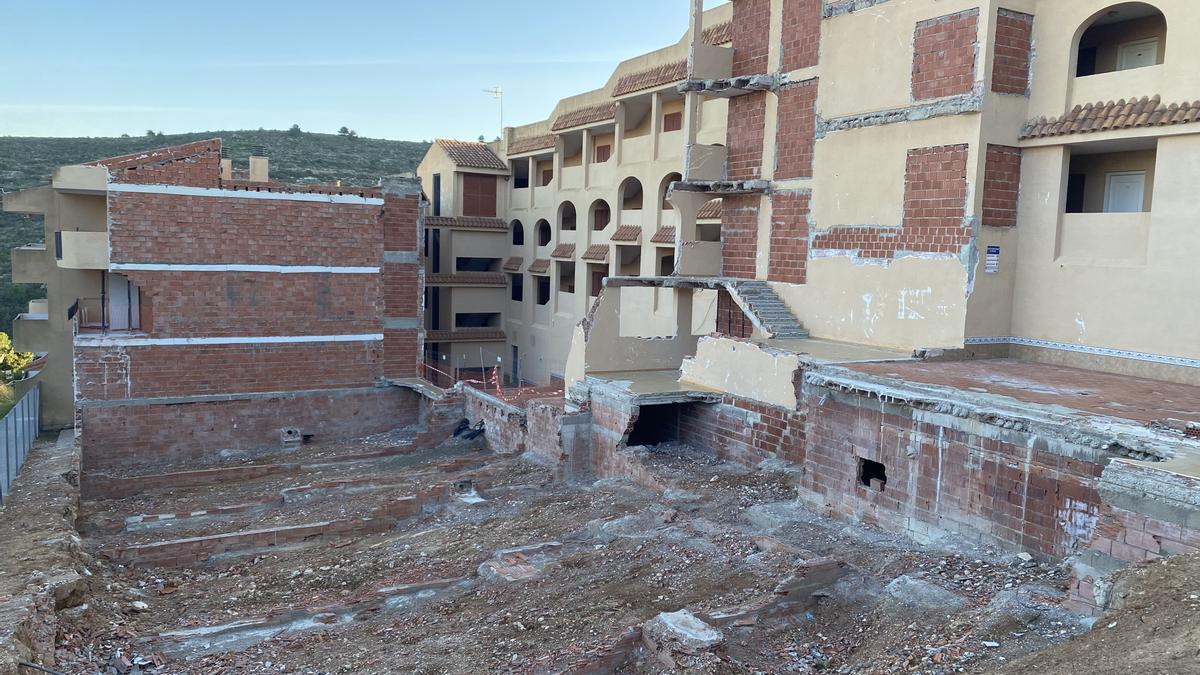 Imagen de este jueves del edificio derrumbado en Peñíscola, donde ha finalizado la retirada de todos los escombros.