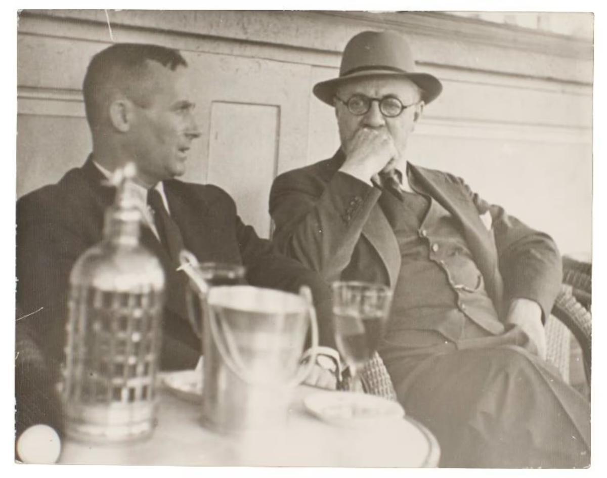 Miró y Matisse (derecha), en un café parisino, en 1936.