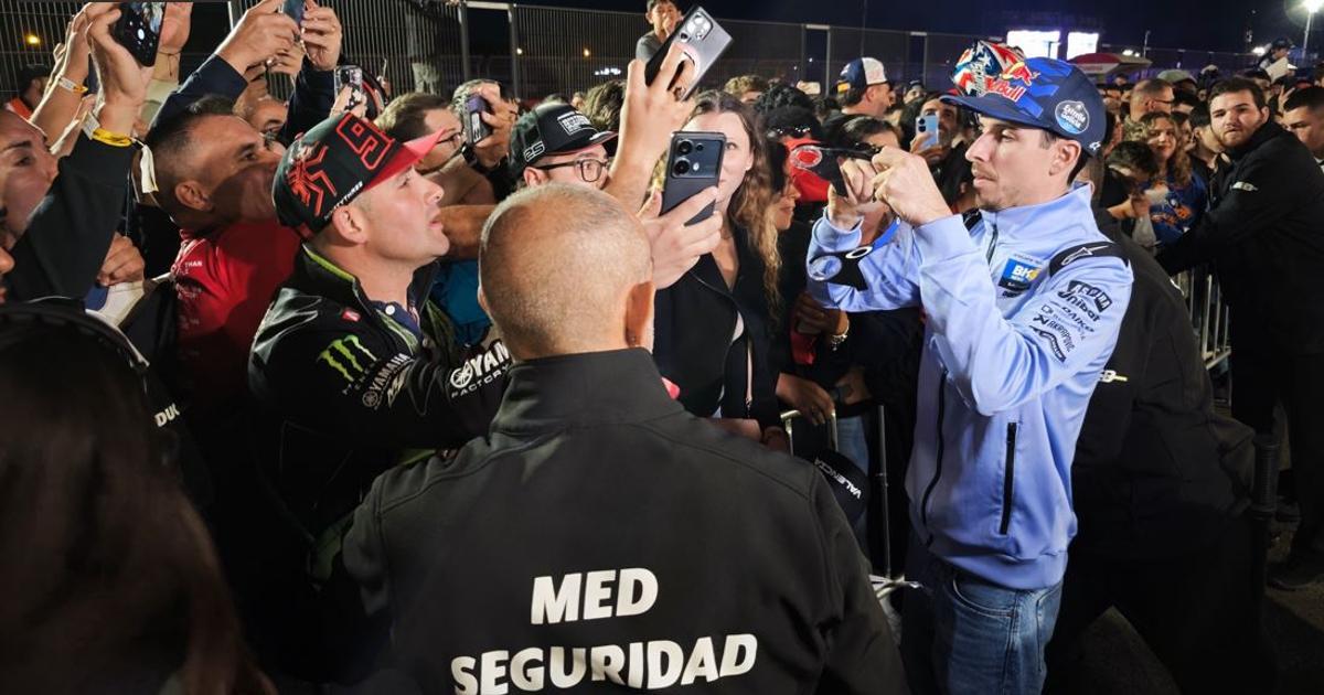 Álex Márquez, durante el Pit Walk en Cheste.
