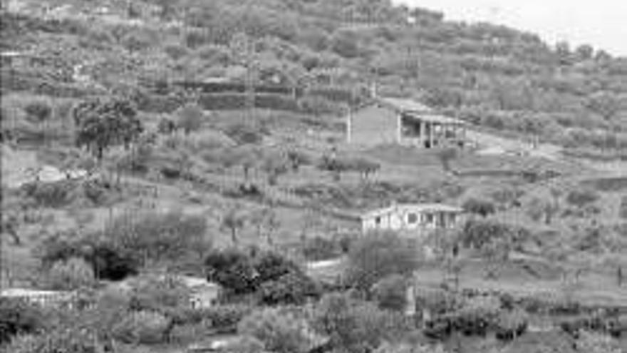 Blanco da las primeras órdenes de derribo de casas de la sierra