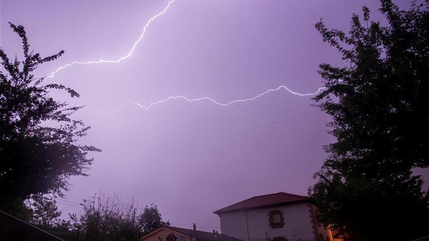 Extremadura registra más de 2.230 descargas eléctricas durante las tormentas de este martes