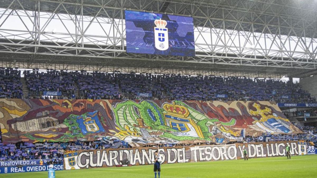 El tifo del Oviedo antes del partido