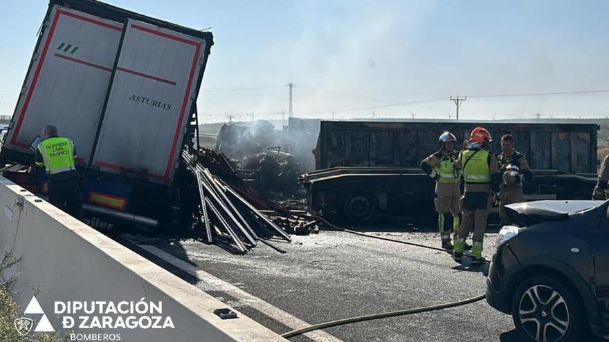 Cortada la A-68 por un accidente de tráfico en Luceni que deja un herido muy grave