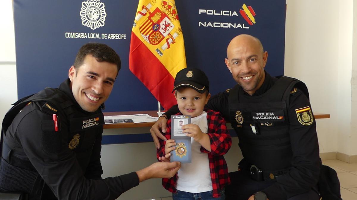 Dos Policías Salvan La Vida A Un Niño De 3 Años En Canarias Eldiaes 8423