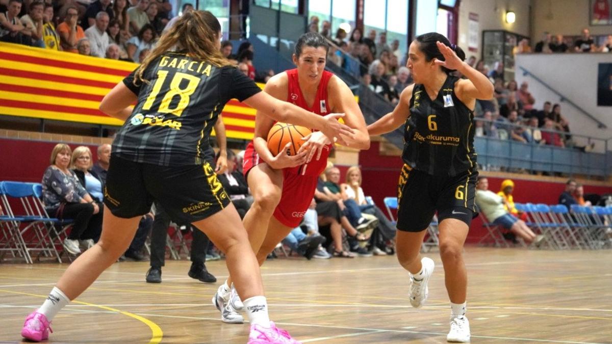 Una acció de la final entre GEiEG i Mataró.