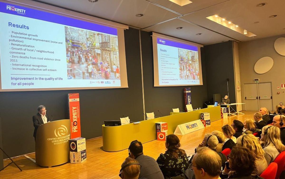 El alcalde de Pontevedra, en su intervención en Italia.