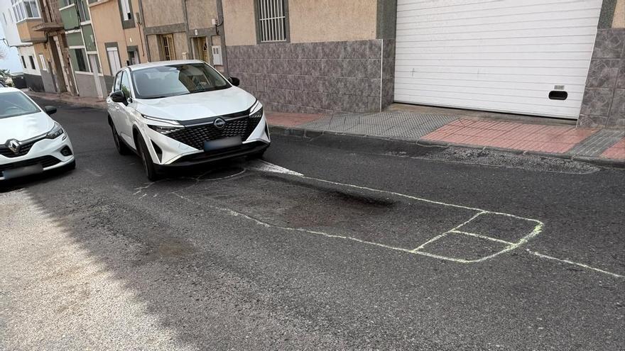 Las Medianías de Telde critica calles llenas de socavones y exige asfalto «urgente»