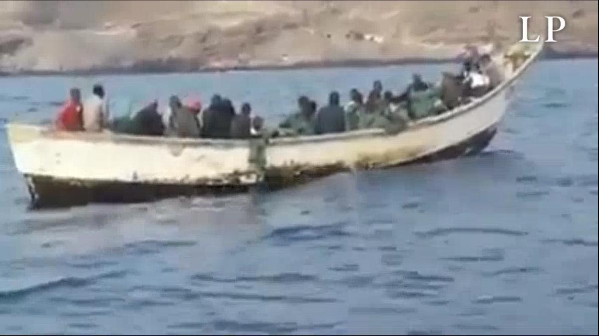 Una patera llega a Tenerife con 21 migrantes a bordo