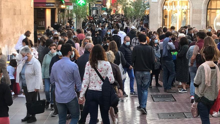 Sant Jordi arranca en Palma animado y con buen ritmo de ventas