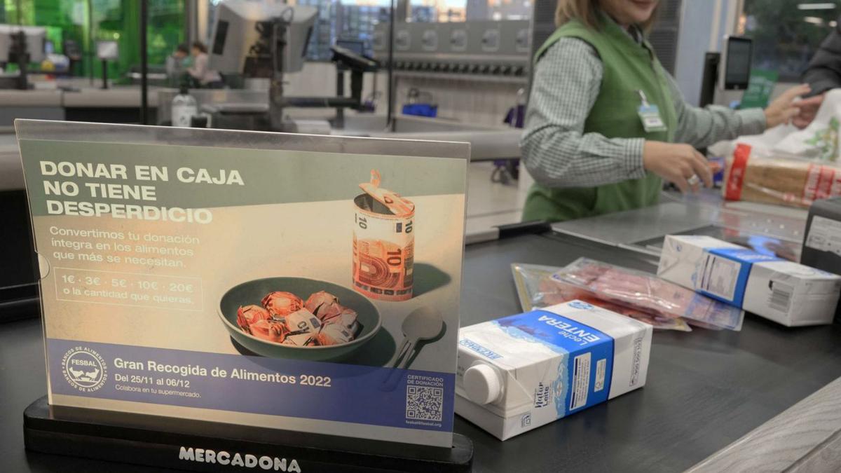 Mercadona y sus clientes donan en Mallorca 28.000 euros al Banco de Alimentos