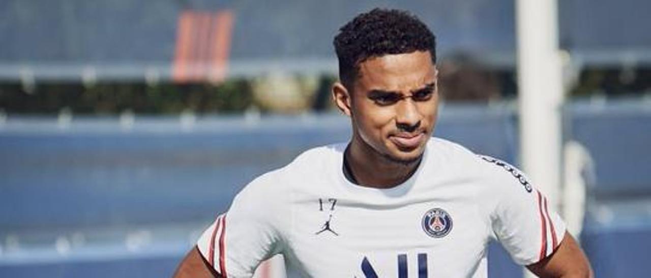 Colin Dagba, en un entrenamiento con el PSG.