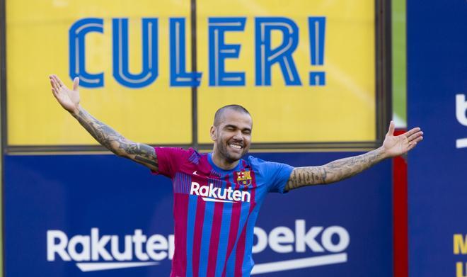 Presentación Dani Alves - Las imágenes del show que han dado la vuelta al mundo