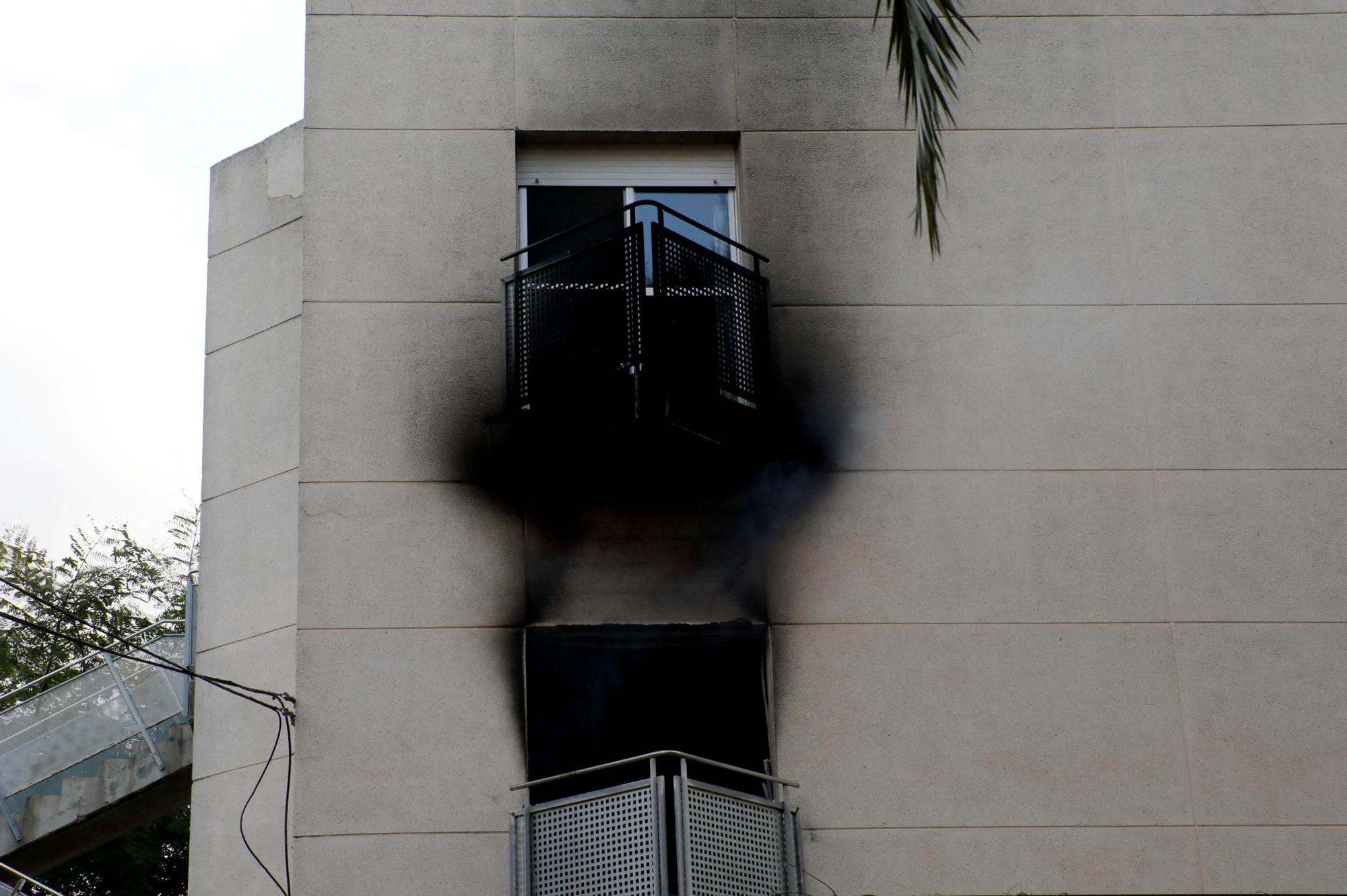 Las huella del incendio de la residencia de Moncada a la luz del día