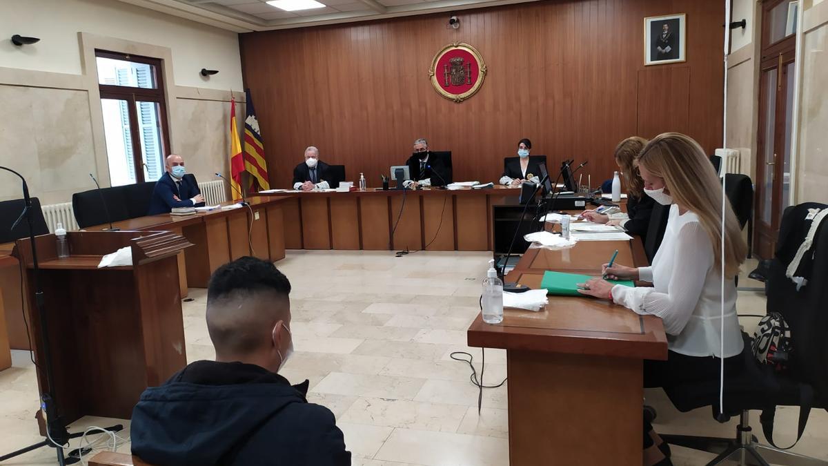 El acusado de violar a una joven en Palma durante el juicio