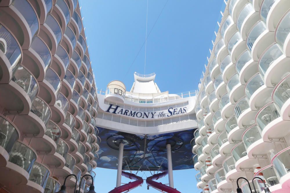 Paseamos por el interior del Harmony of the Seas, el crucero más grande del mundo que hace escala en Málaga.