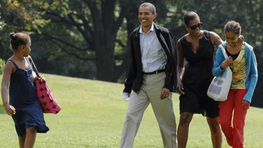 Barack Obama, junto a su mujer y sus dos hijas, regresa a la Casa Blanca tras sus últimas vacaciones.