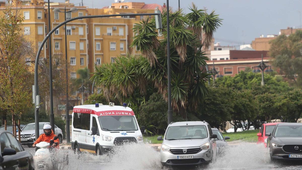 Las lluvias han afectado al sistema de semáforos de la ciudad.