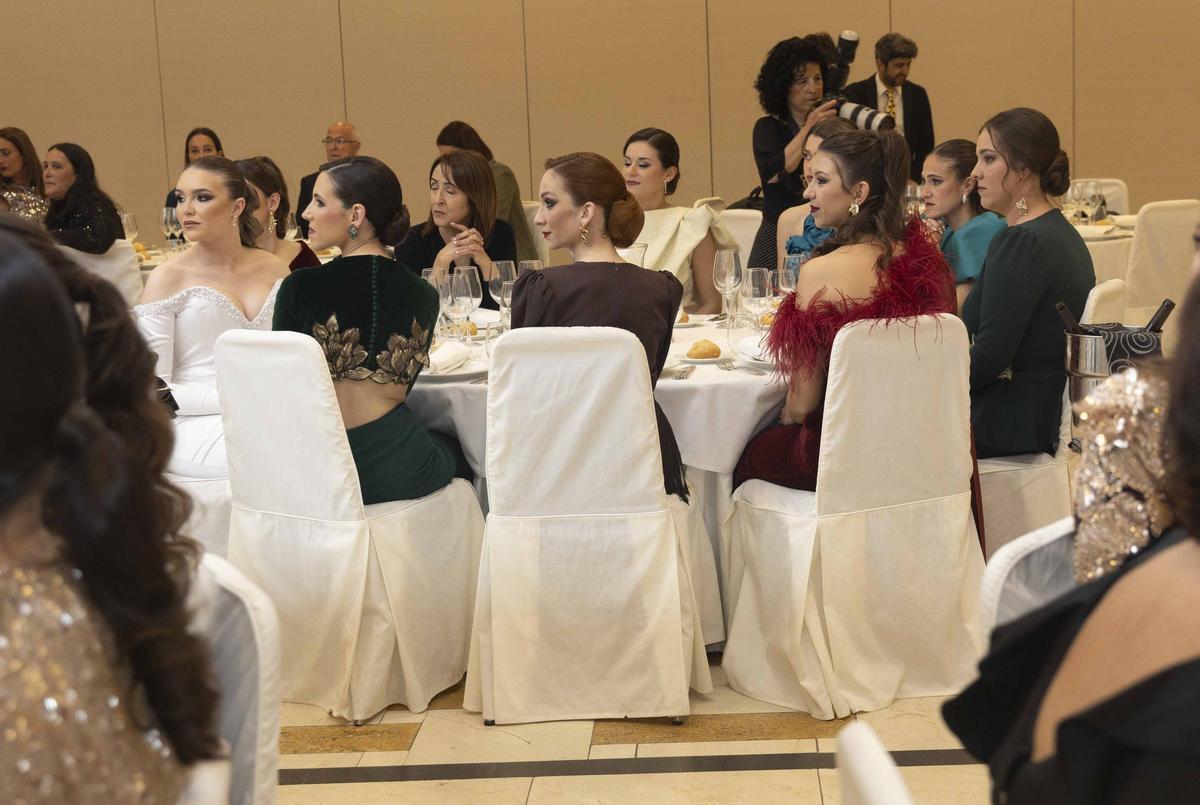 Cena de gala en las convivencias de las candidatas a Bellea del Foc Cena de gala en las convivencias de las candidatas a Bellea del Foc