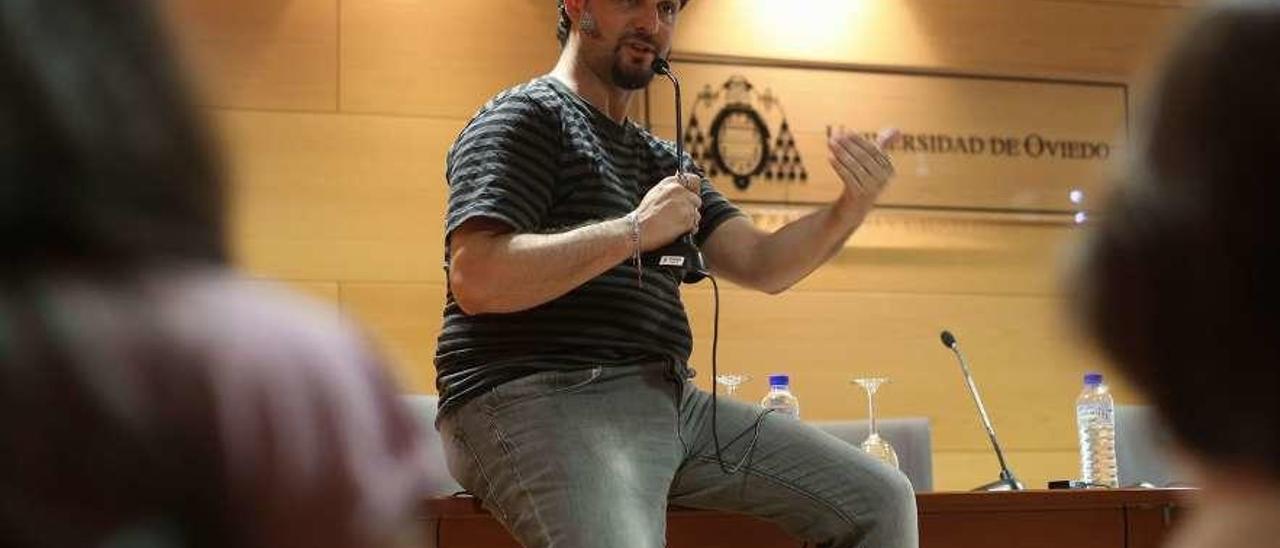 Iván Rotella, durante una charla en el Centro de Servicios Universitarios.