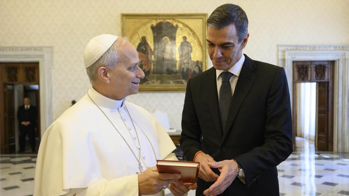 El president espanyol, Pedro Sánchez, i el papa Lleó XIV, aquest dimecres al Vaticà