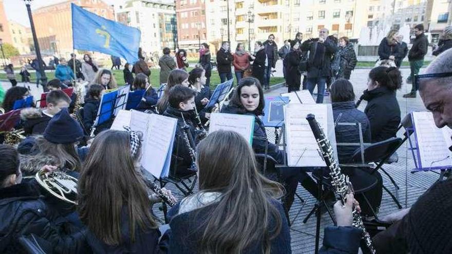 Un &quot;Axuntándose&quot; muy musical en Pumarín