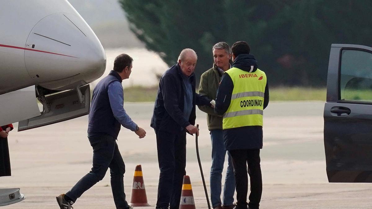 El Rey Juan Carlos llega a Vitoria tras abandonar Sanxenxo