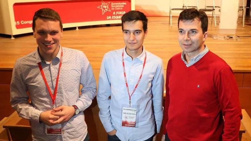 Aitor Bouza, Nabor González y Gonzalo Caballero, ayer en el Congreso de XXSS. // Xoán Alvarez