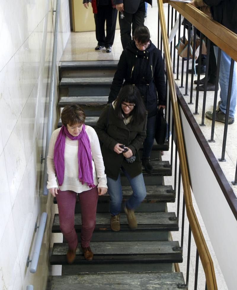 Fotogalerías del foco caído en un aula de la Facultada de Filosofía y Letras de Zaragoza