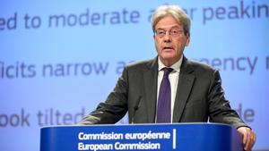 Archivo - HANDOUT - 11 November 2021, Belgium, Brussels: European Commissioner for the Economy Paolo Gentiloni holds a press conference on the Autumn Economic Forecast at EU headquarters in Brussels. Photo: Claudio Centonze/European Commission/dpa - ATTEN