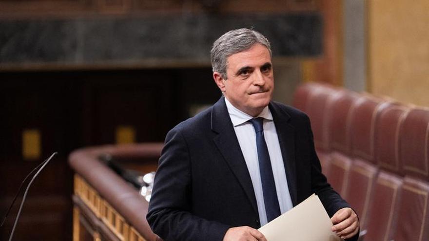 'La vida islados' llega a la sesión de control del Gobierno: el ministro Puente pregunta a Marí Bosó si pedirá la dimisión del presidente del Consell de Ibiza