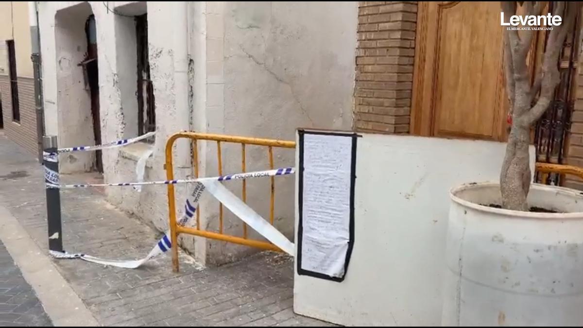 Vecinos de Albal denuncian el peligro de una vivienda ruinosa de la que caen cascotes
