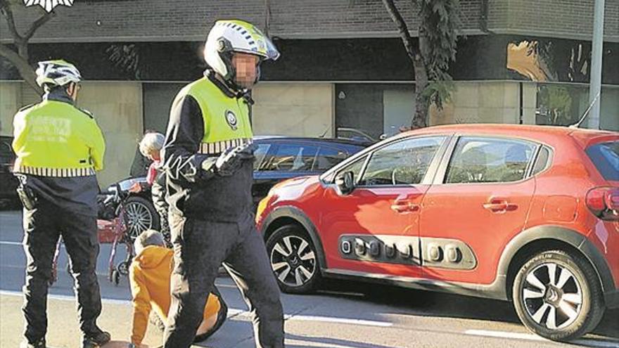 Heridos tres peatones en Castelló en un atropello en Hermanos Bou