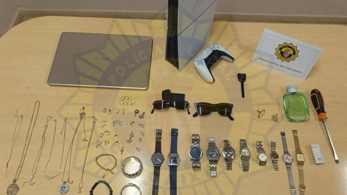 Objetos recuperados por la Policía Local durante la intervención.