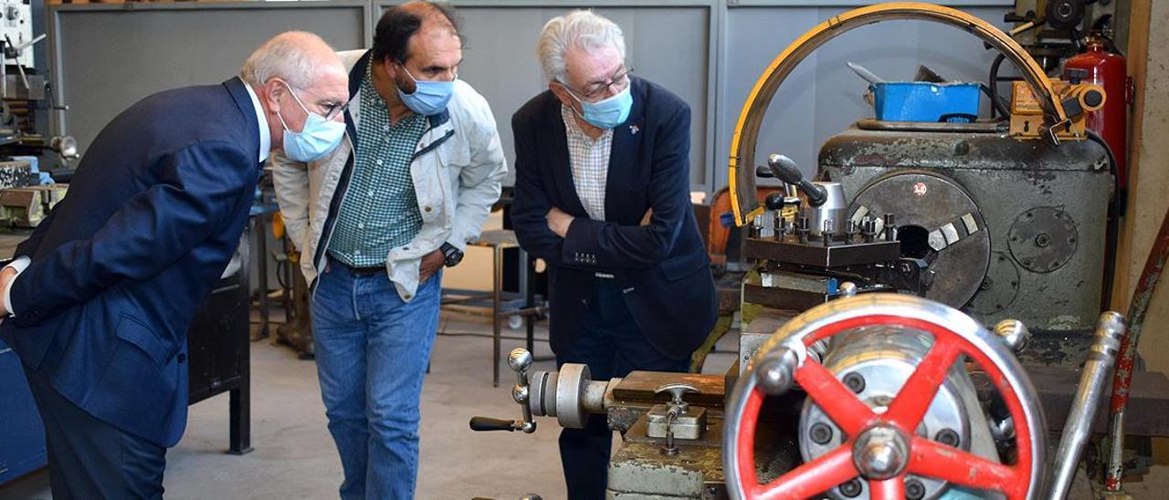 El IES de Valga se refuerza con el Ciclo Medio de Mecanizado Dual - Faro de  Vigo