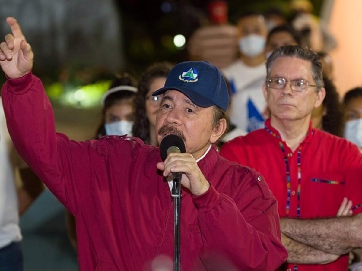 La policia de Nicaragua entra a la casa d’un periodista i l’acusa de tenir drogues