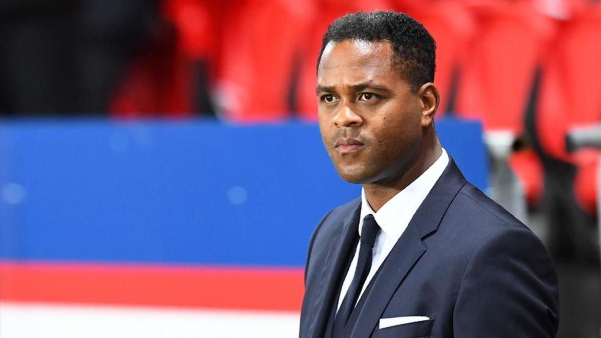 Patrick Kluivert en la previa de un PSG-Basel