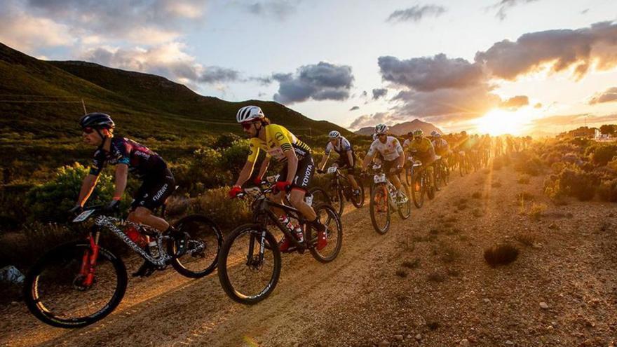 Corredores durante la etapa de ayer. | CAPE EPIC