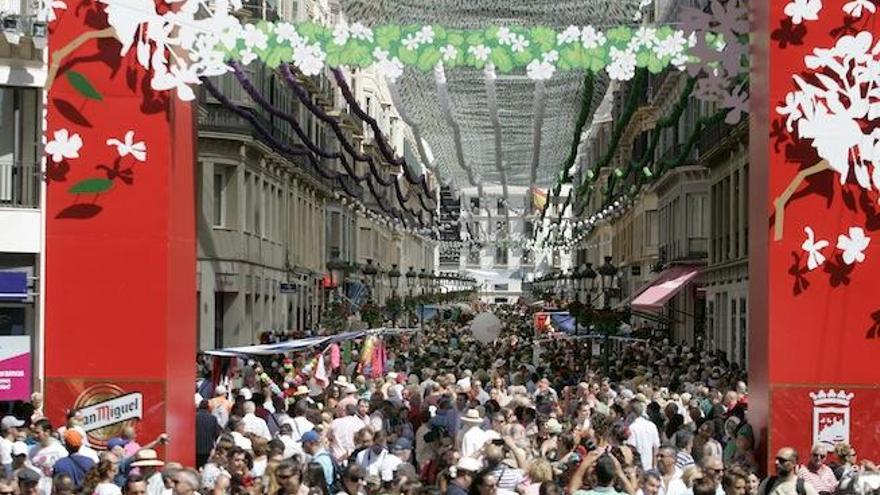 Imágenes de la calle Larios durante el paso de la romería.