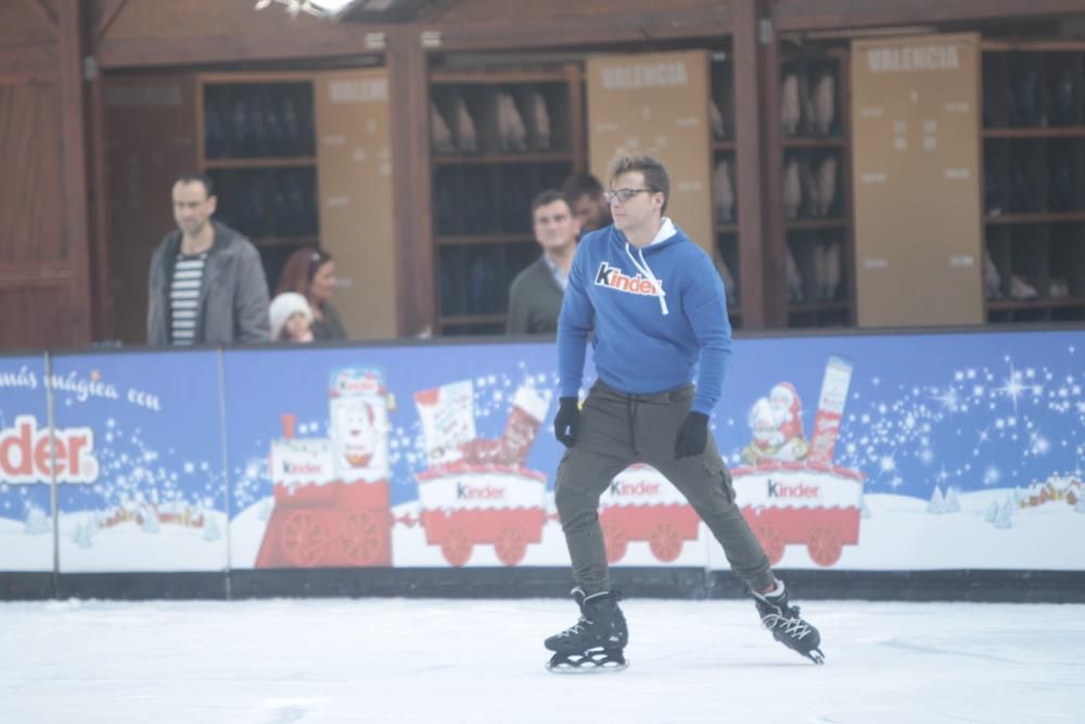 Pista de hielo y tiovivo en la Plaza del Ayuntamiento