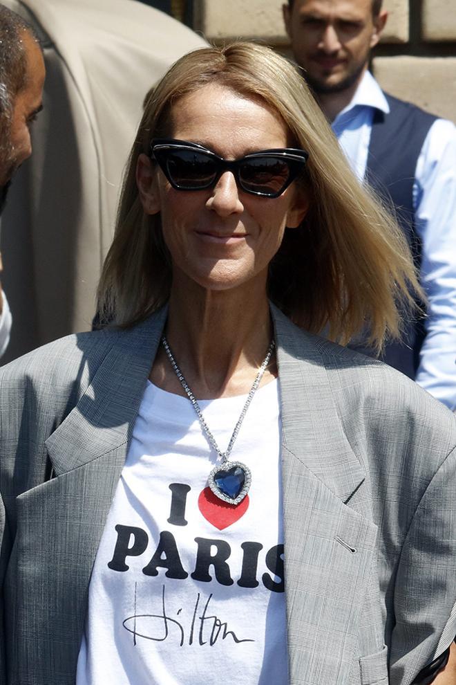 Céline Dion con la réplica del collar de Titanic