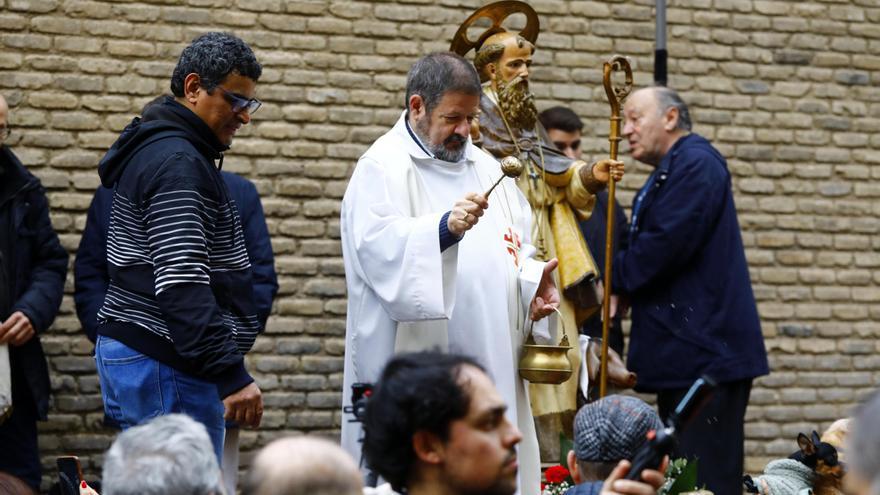 En imágenes | Zaragoza celebra una multitudinaria bendición de san Antón