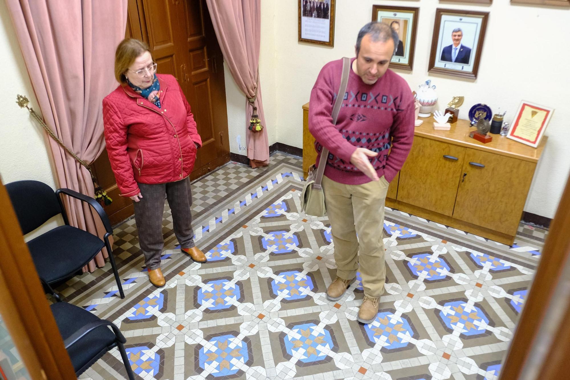 Así son los curiosos suelos de mosaicos de cerámica Nolla de Villena