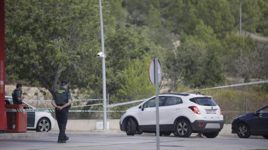 Localizan una pareja muerta en un coche junto a una escopeta en Peguera