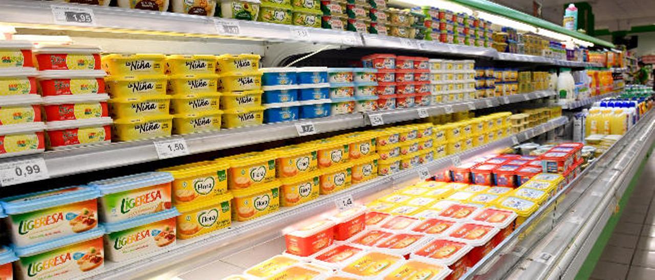 Lineal de mantequillas y margarinas en un supermercado de Dinosol de la capital grancanaria.